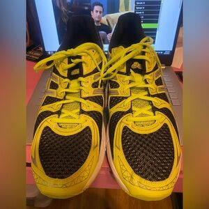 NWOB, Men’s Size 11.5 Asics Gel-Exalt 2
Vibrant Sneakers